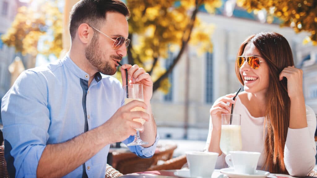 Jak napsat první zprávu na seznamce a získat odpověď