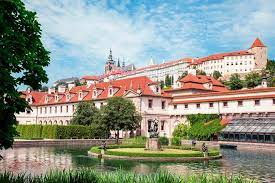 Kam na rande v Praze: 10 netradičních míst, která jsou lepší než Karlův most