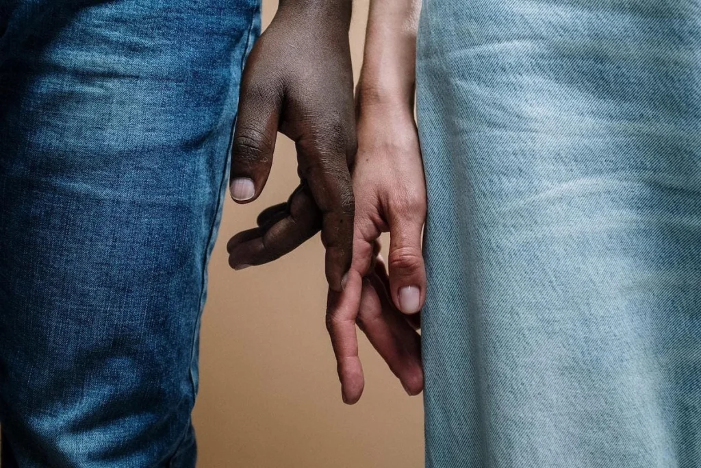 Autentické tipy na řeč těla humor a online seznamování